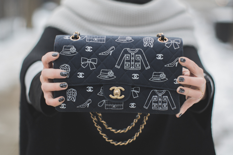 CHANEL vintage bag coco double flap printed navy jersey limited edition - copyright paulinefashionblog.com_