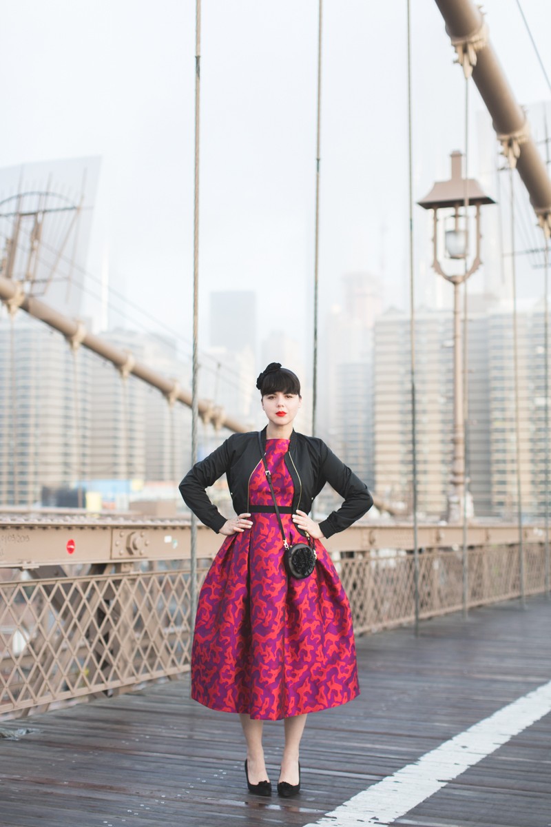 paule ka world wise woman new york brooklyn bridge carrie bradshaw style - copyright paulinefashionblog.com_-7