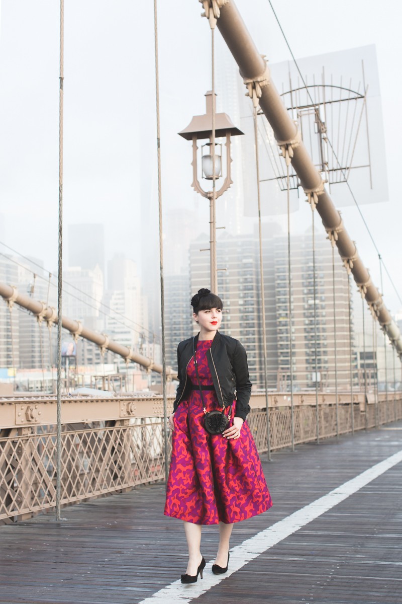 paule ka world wise woman new york brooklyn bridge carrie bradshaw style - copyright paulinefashionblog.com_