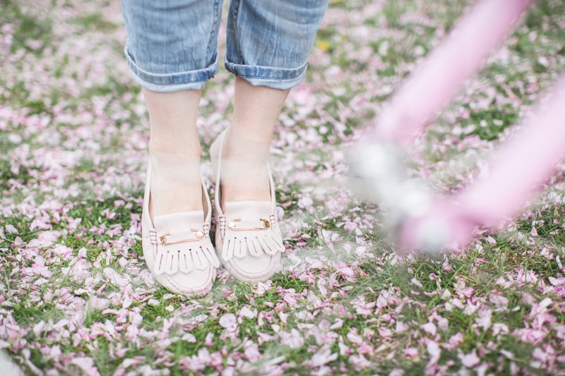 tods gommino dotsoflife bleecker blues pink bike cherry blossom - copyright paulinefashionblog.com_-8