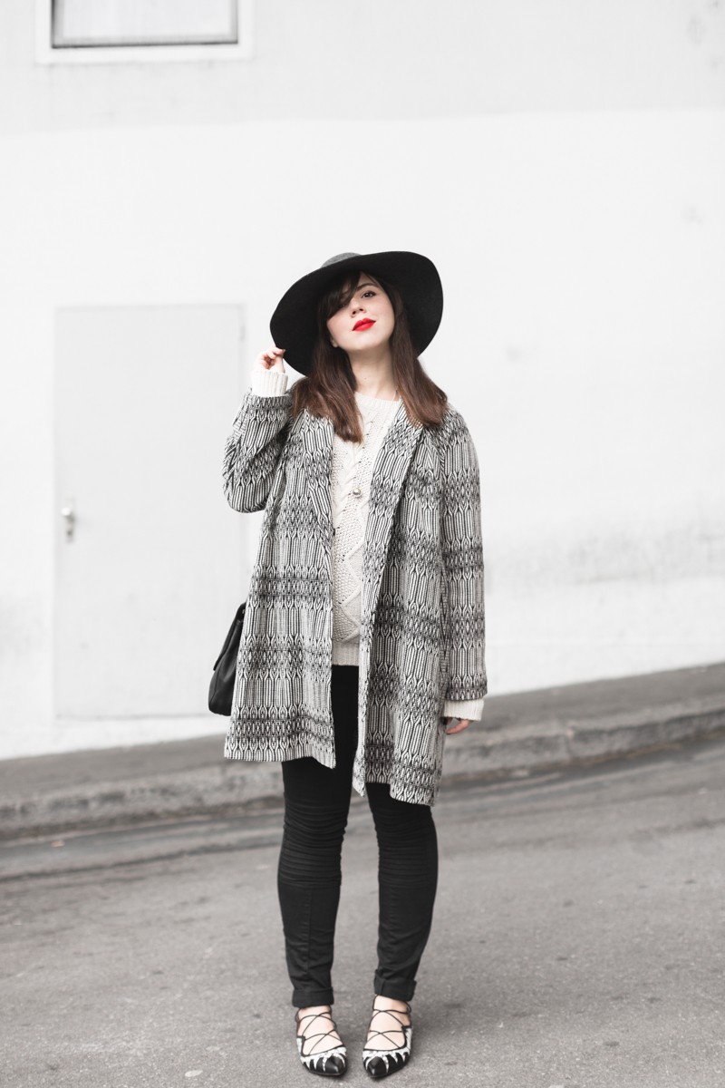 marcopolo hat manteau bash paris bionda castana flats sac sezane - photo credit paulinefashionblog.com-1