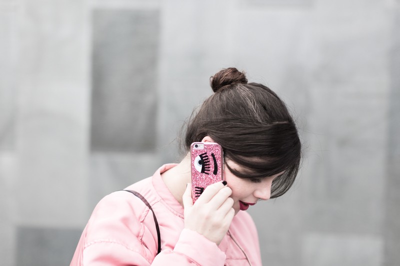 la vie en rose pink satin bomber mango eyes iphone case chiara ferragni sac claude sezane jonak make my lemonade - copyright Pauline paulinefashionblog.com-3