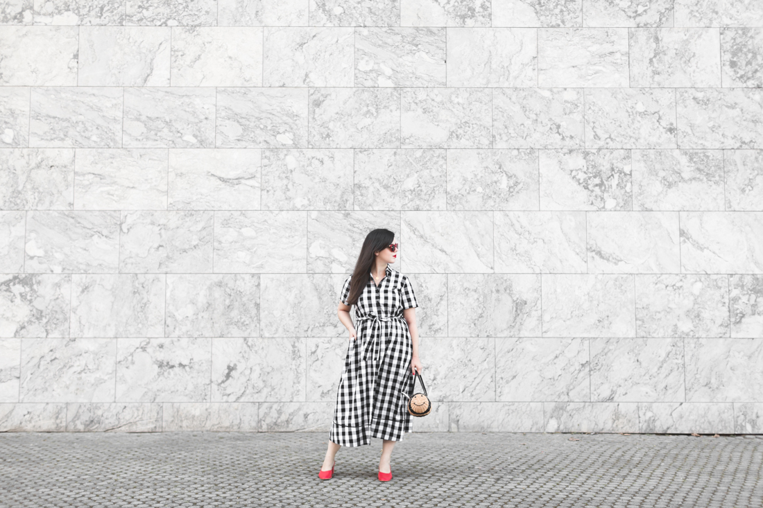 1100 gingham dress kate spade new york bumble bee bag - credit Pauline paulinefashionblog.com-1-2