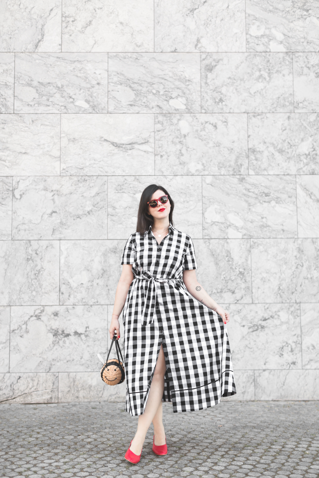 1100 gingham dress kate spade new york bumble bee bag - credit Pauline paulinefashionblog.com-4