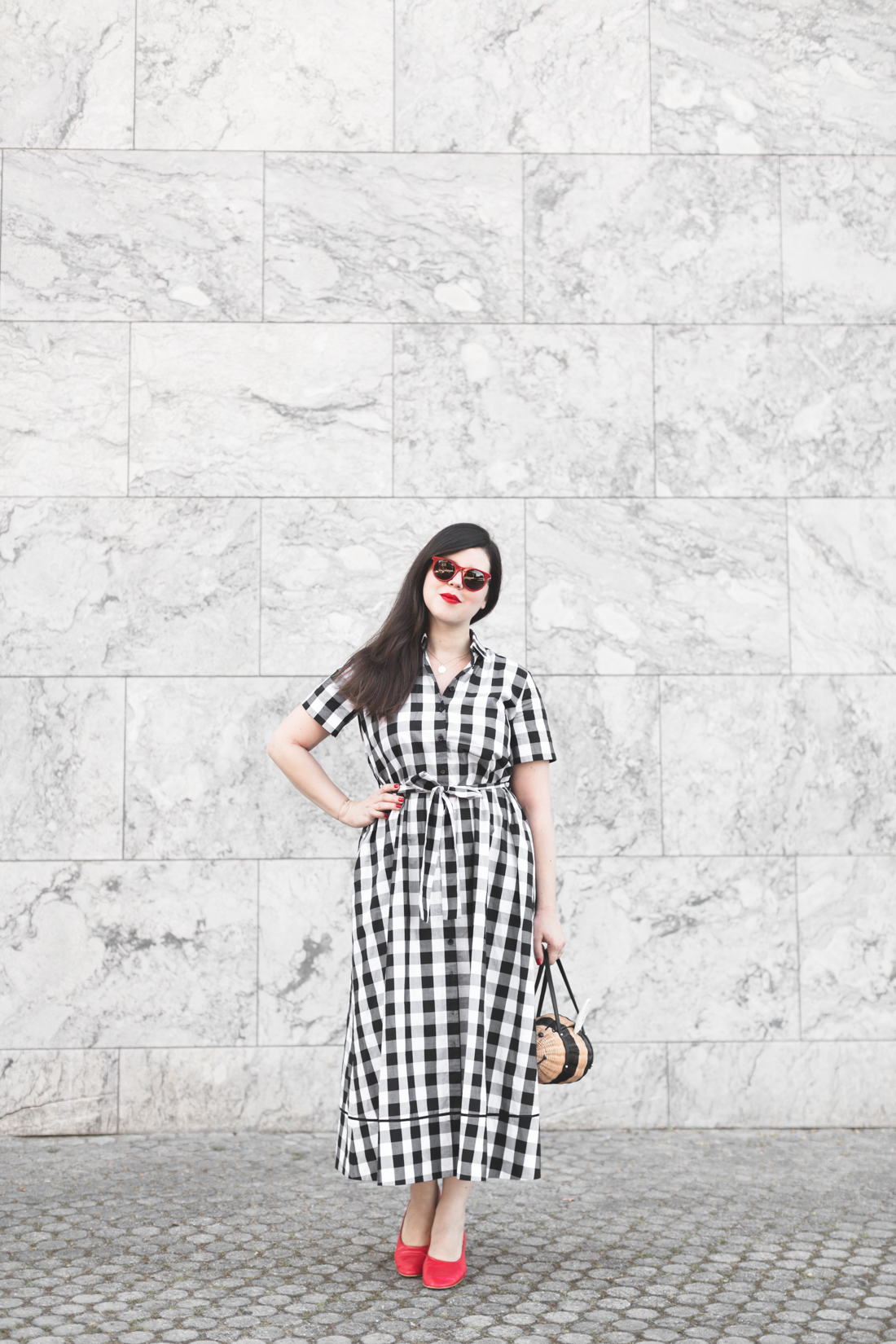 1100 gingham dress kate spade new york bumble bee bag - credit Pauline paulinefashionblog.com-5