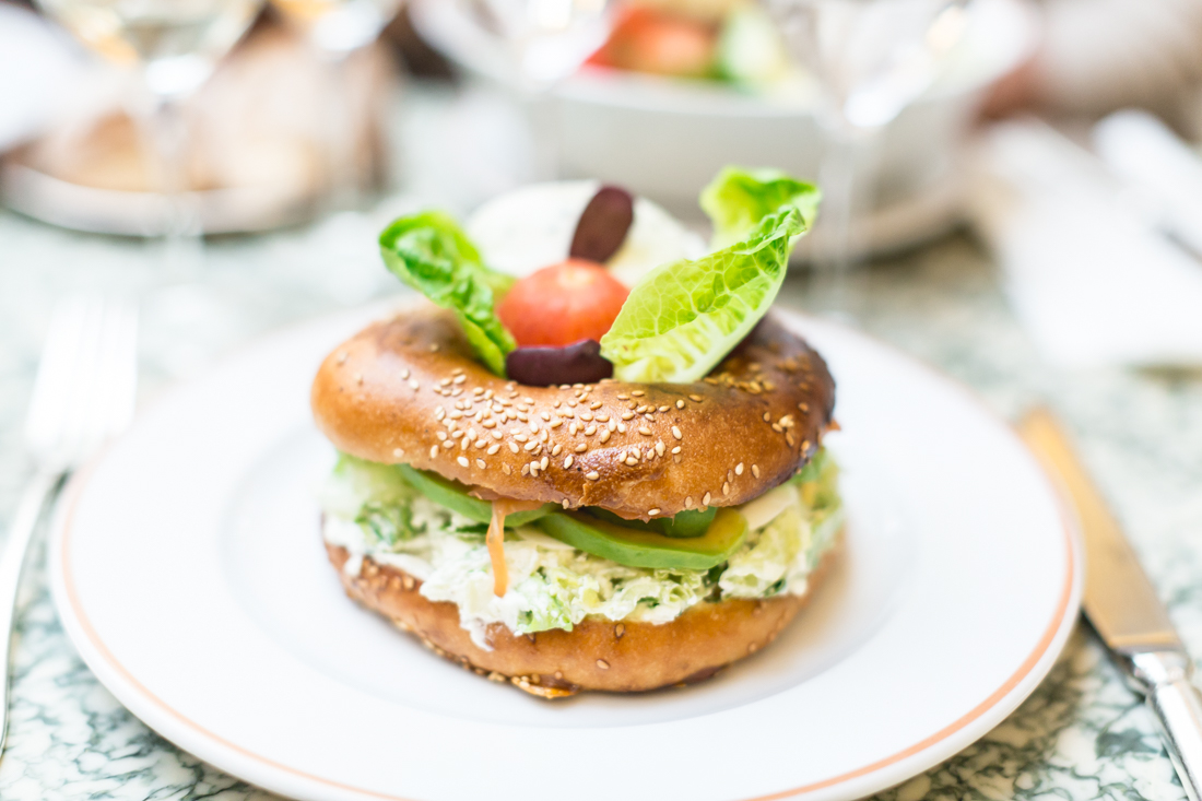 angelina-paris-review-photo-salade-bagel-plat-patisserie-copyright-pauline-paulinefashionblog-com-3