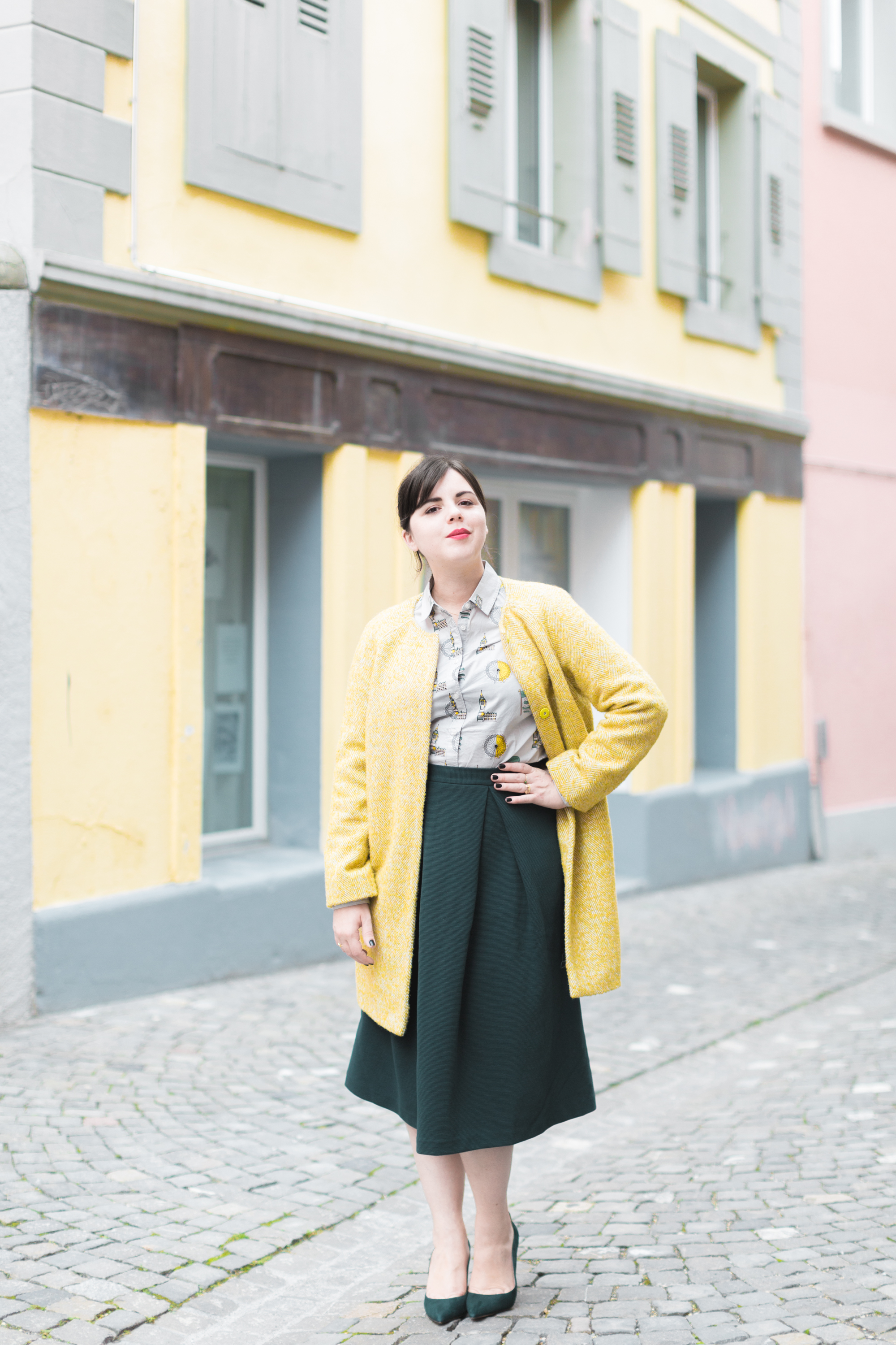 1100-boden-yellow-coat-london-print-shirt-copyright-pauline-paulinefashionblog-com-1