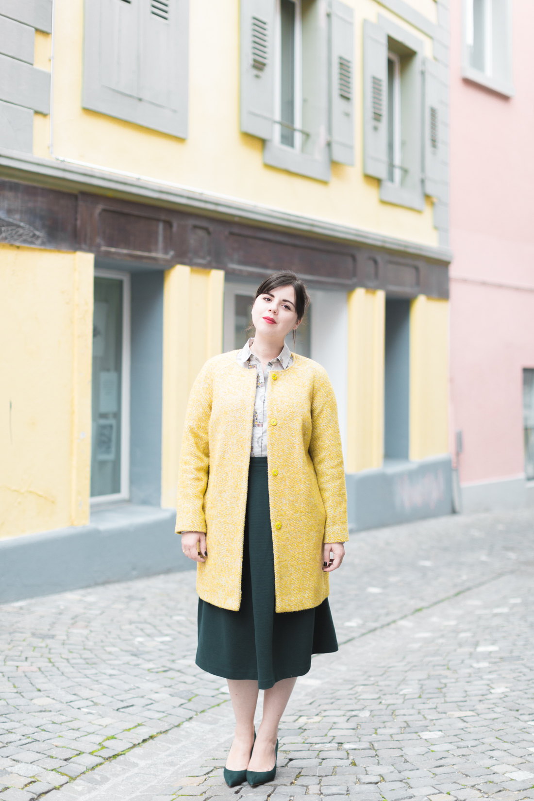 boden-yellow-coat-london-print-shirt-copyright-pauline-paulinefashionblog-com-1