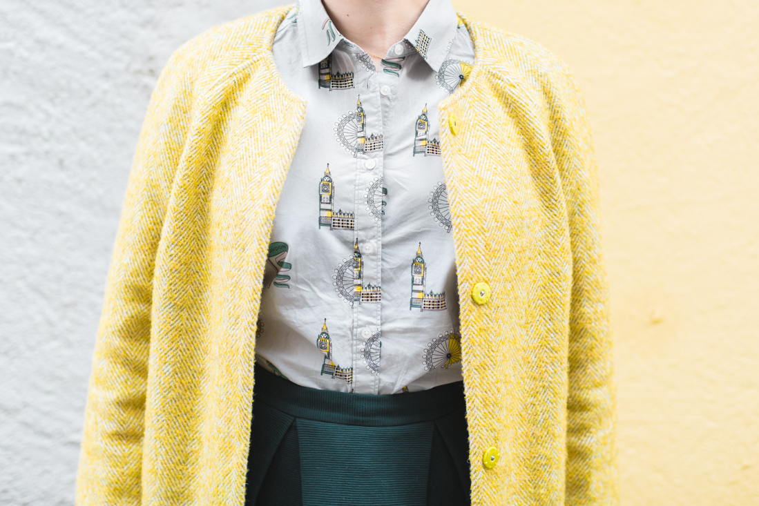 boden-yellow-coat-london-print-shirt-copyright-pauline-paulinefashionblog-com-3