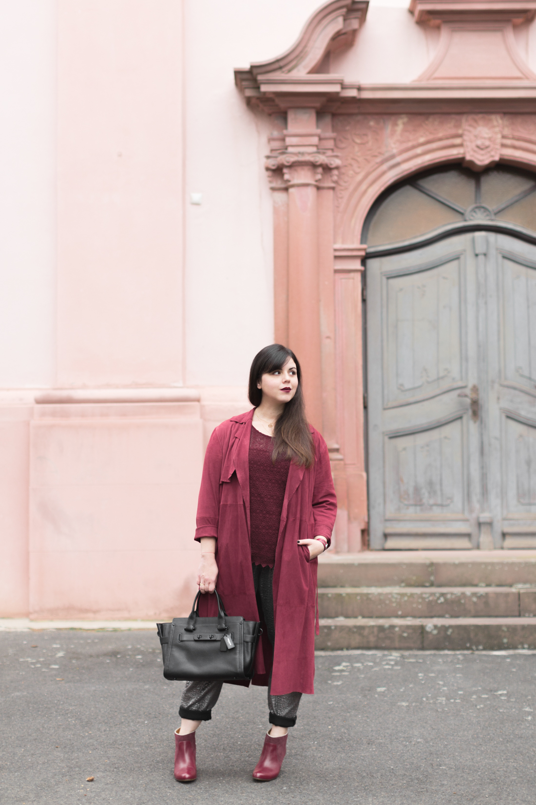 look-bordeaux-sezane-dentelle-pantalon-argent-sac-swagger-coach-bag-boots-eponyme-copyright-pauline-paulinefashionblog-com-1