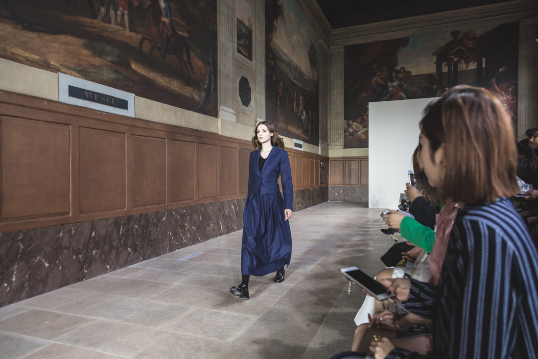 1100_agnesb_fashionshow_invalides_fw17_copyright_paulineprivez_paulinefashionblog_com-11