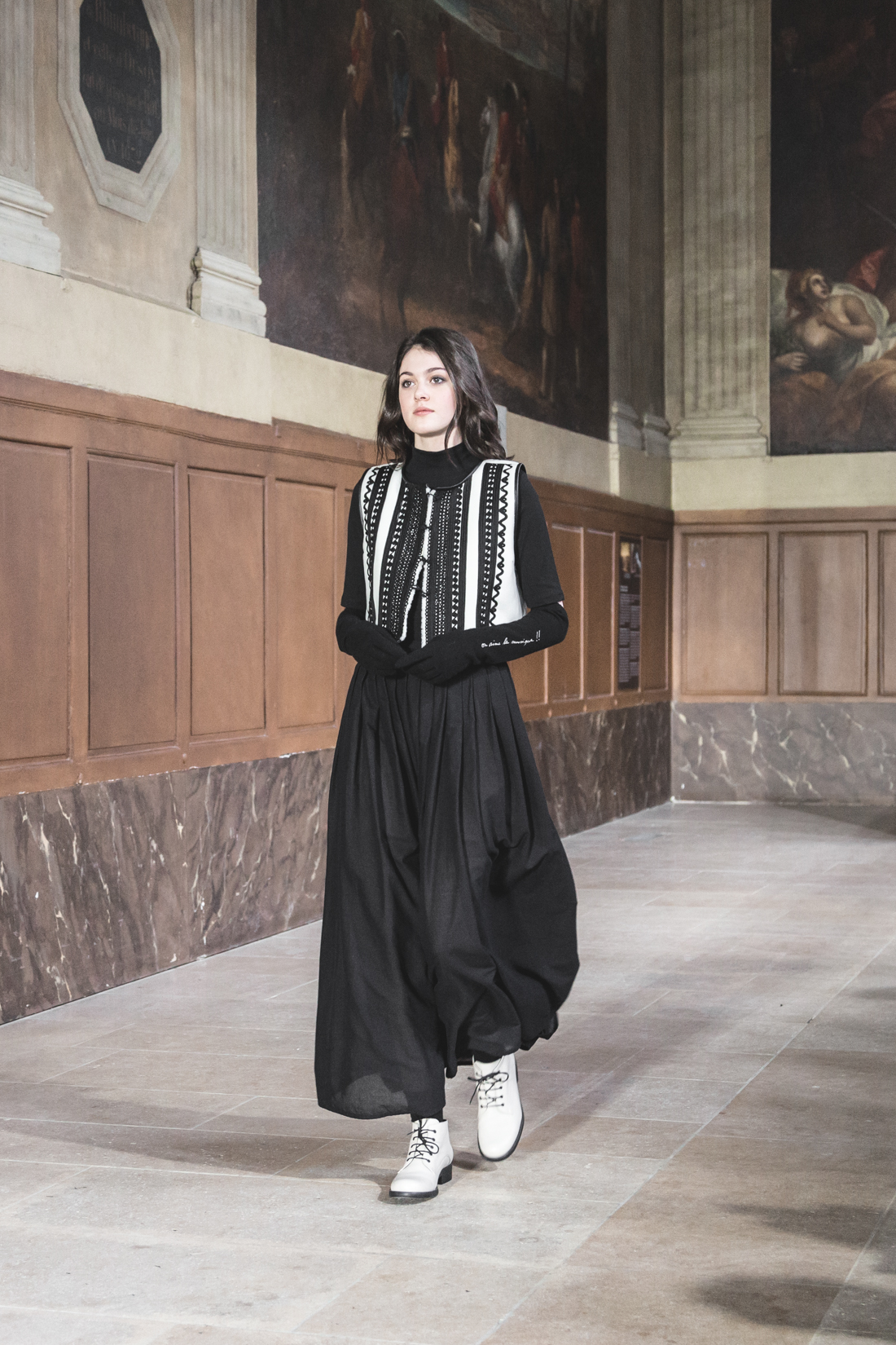 1100_agnesb_fashionshow_invalides_fw17_copyright_paulineprivez_paulinefashionblog_com-15