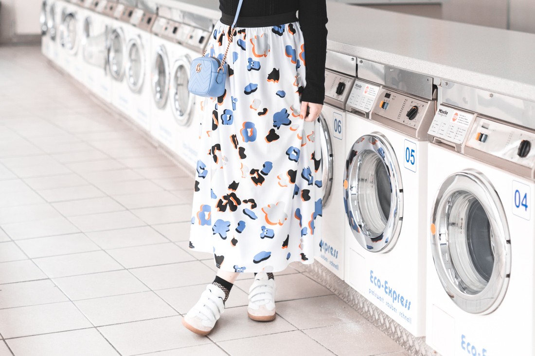 ariel_giles_deacon_blogger_laundromat_photoshoot_copyright_Pauline_Privez_paulinefashionblog_com-3