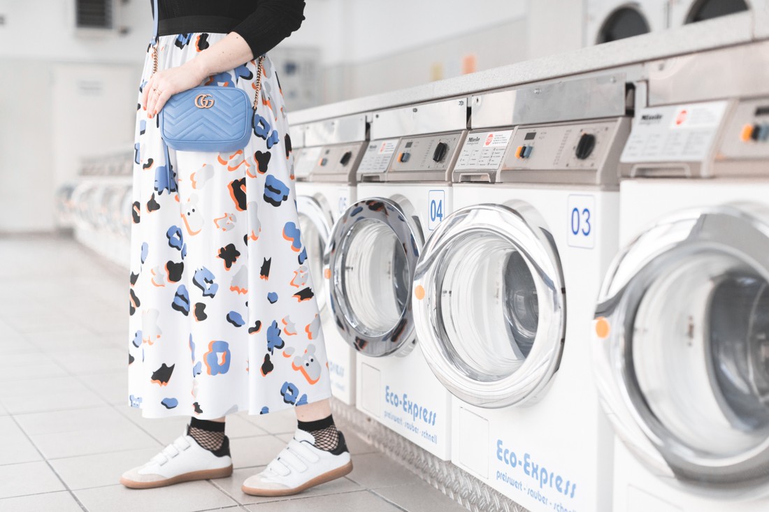 ariel_giles_deacon_blogger_laundromat_photoshoot_copyright_Pauline_Privez_paulinefashionblog_com-8