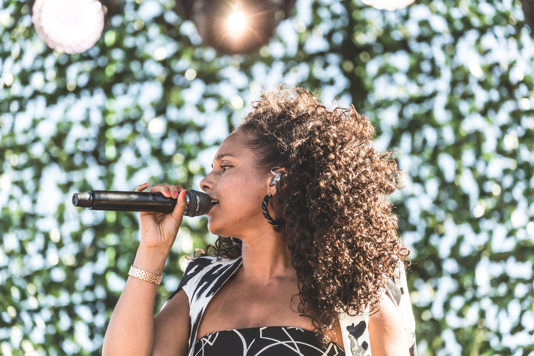 alicia_keys_concert_at_veuve_clicquot_polo_classic_new_york_vcpc10_10th_anniversary_copyright_Pauline_Privez_paulinefashionblog_com-17