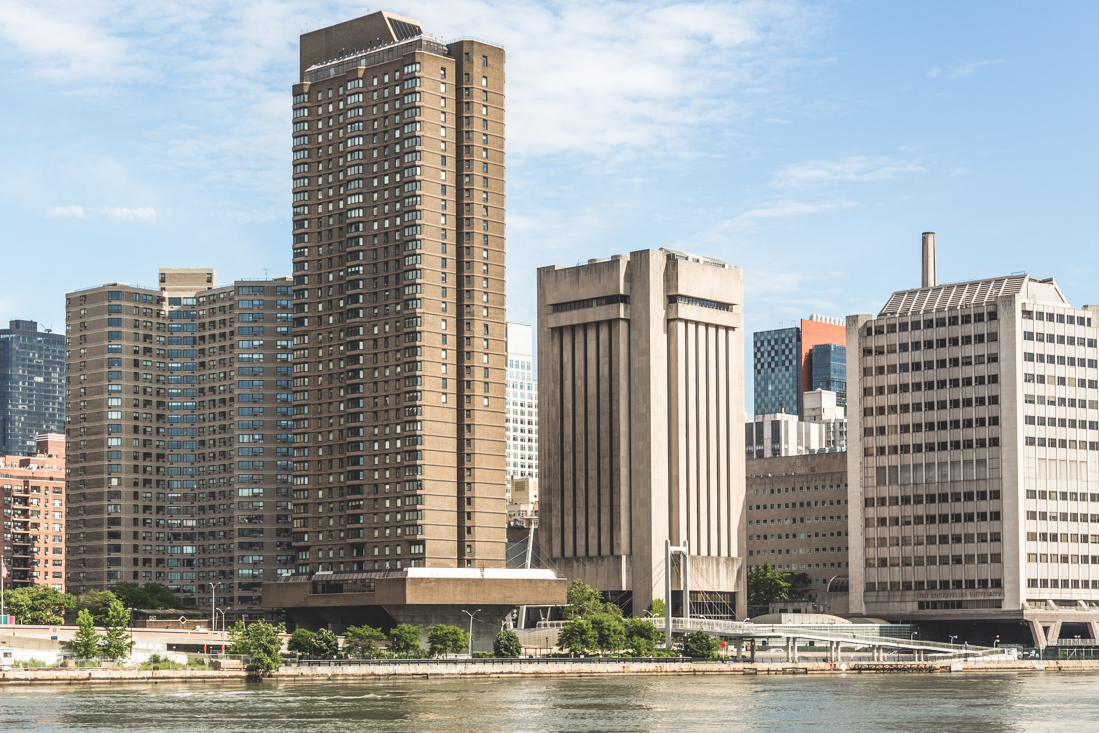 roosevelt_island_tram_faculty_house_queensboro_bridge_copyright_Pauline_Privez_paulinefashionblog_com-13