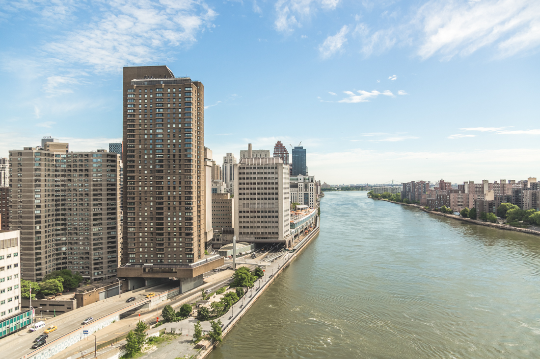 roosevelt_island_tram_faculty_house_queensboro_bridge_copyright_Pauline_Privez_paulinefashionblog_com-14