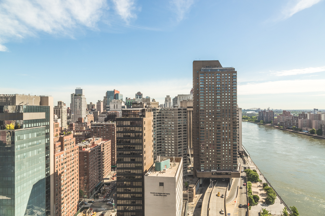 roosevelt_island_tram_faculty_house_queensboro_bridge_copyright_Pauline_Privez_paulinefashionblog_com-5