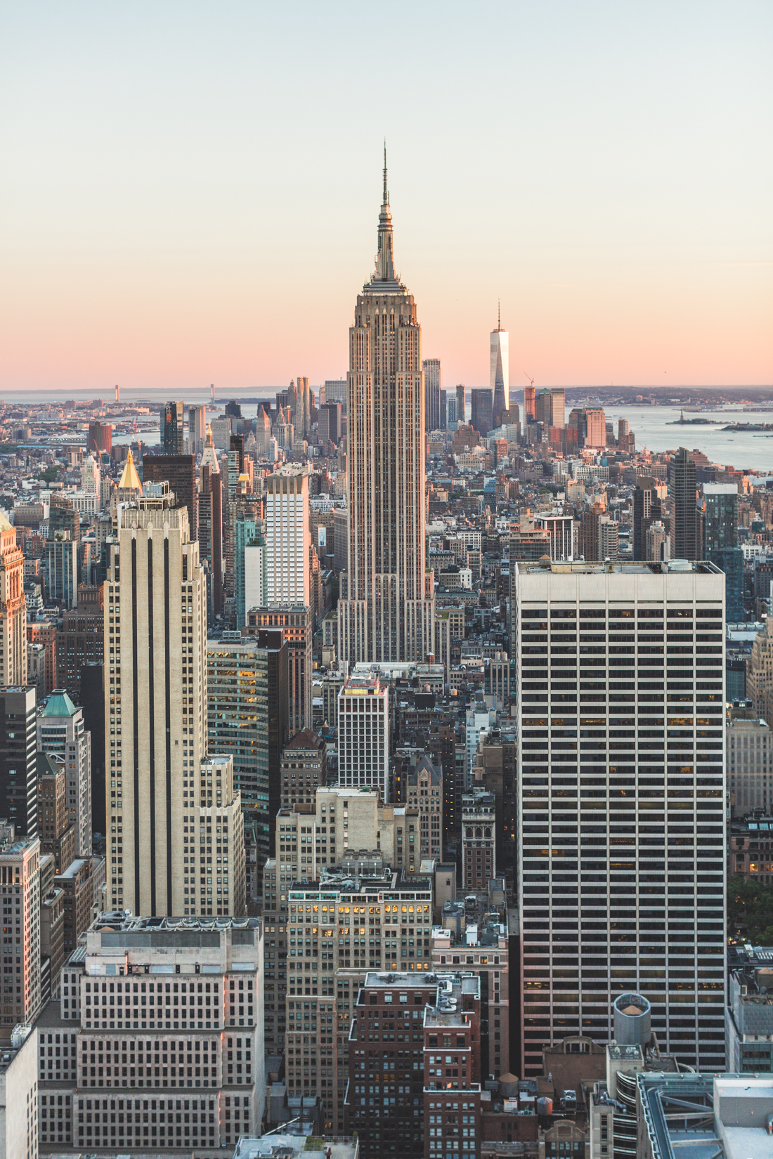 top_of_the_rock_new_york_rockefeller_center_sunset_copyright_Pauline_Privez_paulinefashionblog_com-3